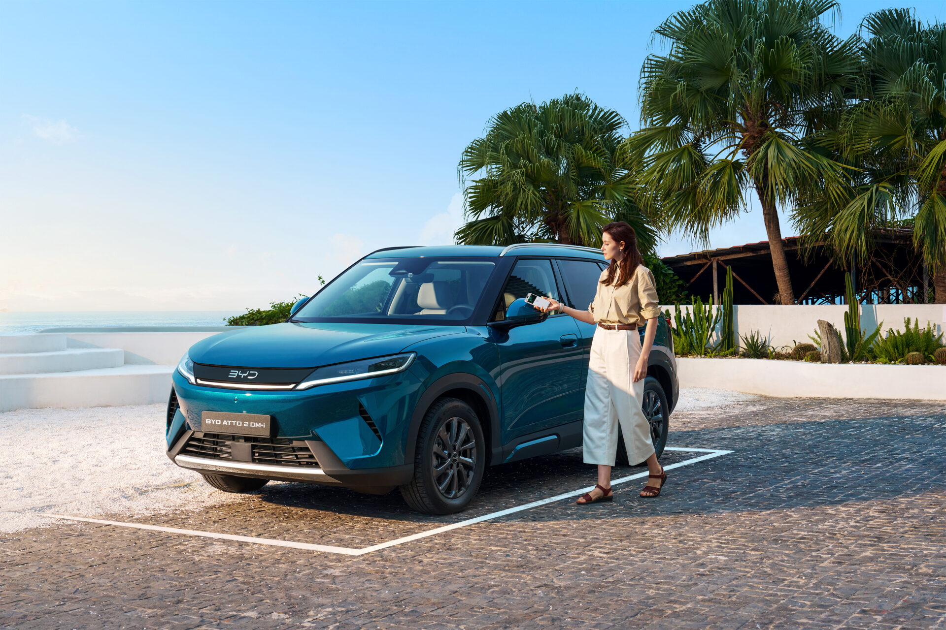 11、Outside Static Left Front 45° NFC download JPG 5000PX RGB 1